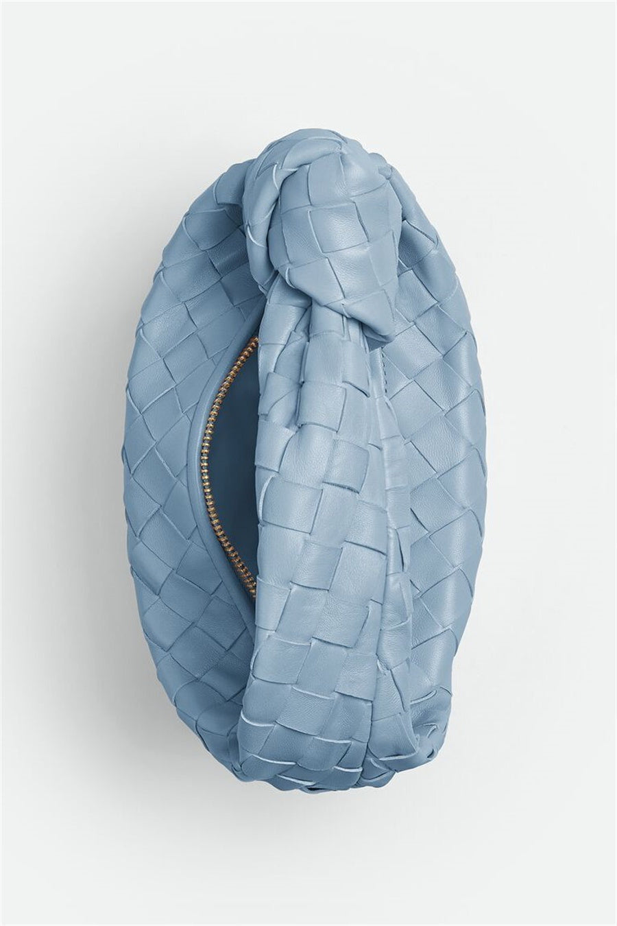Karolina – Světle modrá pletená kabelka s uzlovaným uchem